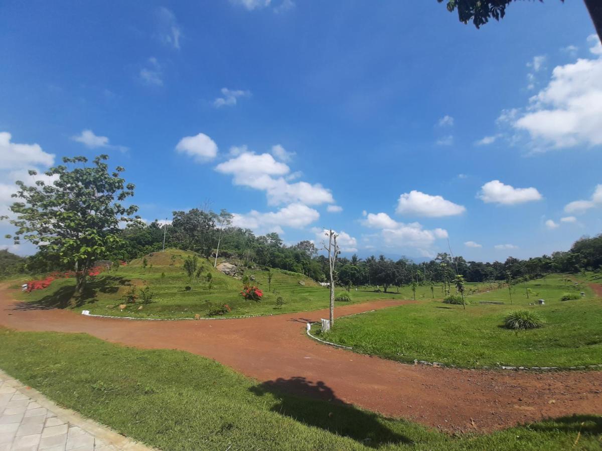 Hostel Seger Nusantara Kalisat Exteriér fotografie