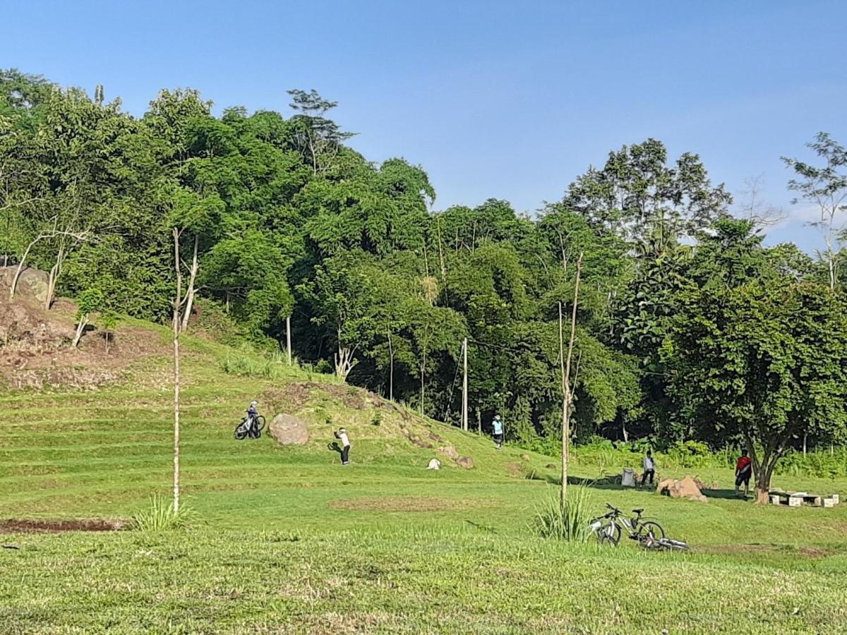 Hostel Seger Nusantara Kalisat Exteriér fotografie
